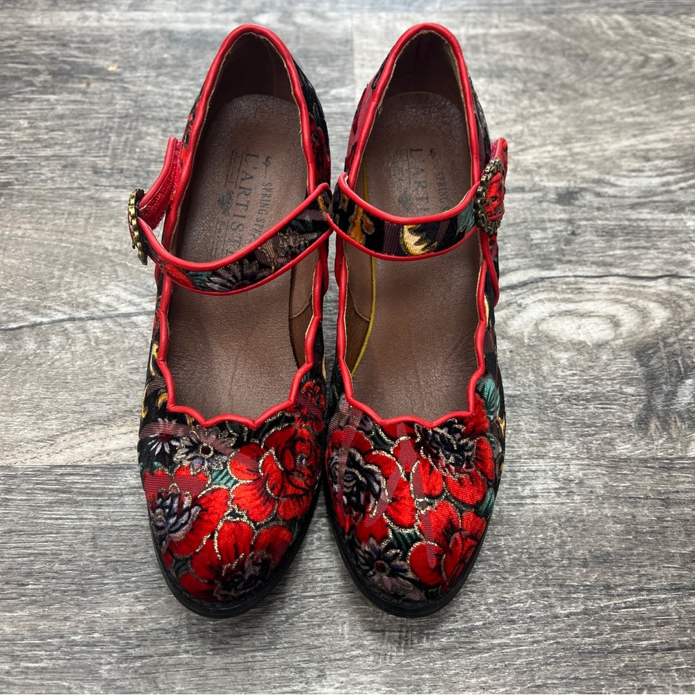 L-artiste Spring Step Velvet Red Floral Mary Jane Heels with Ankle Strap - Picture 2 of 7